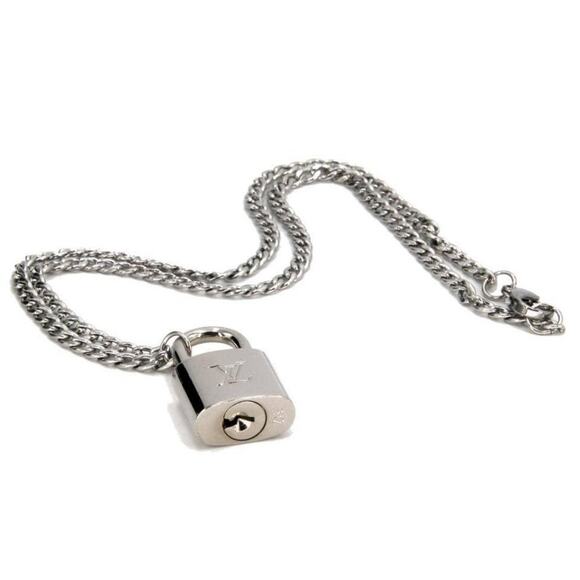 Louis Vuitton Silver LV Signature Padlock Key Graphite Plaquette 22in Necklace - Picture 7 of 7